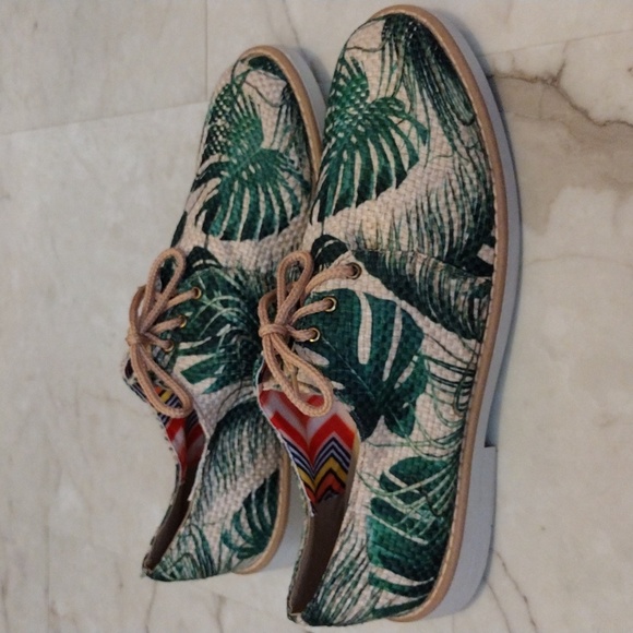 Fly Soles shoes. - Picture 2 of 7